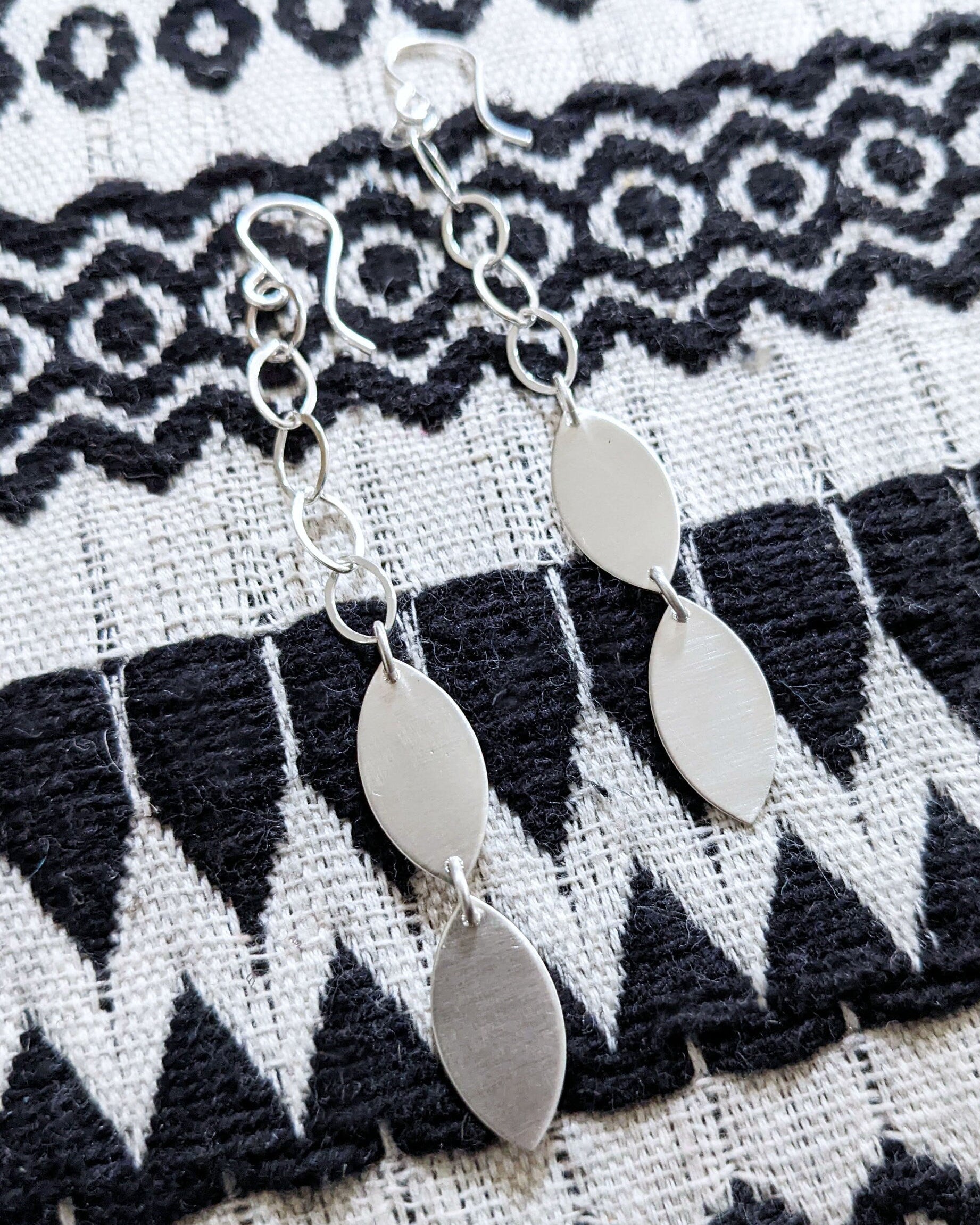 Modern everyday silver earrings with fluid chain movement