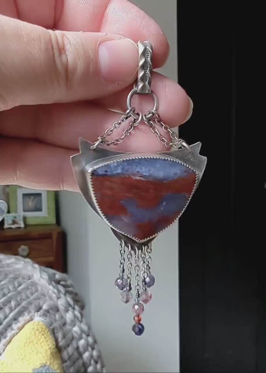 Video of moss agate pendant by Rebellenhaus