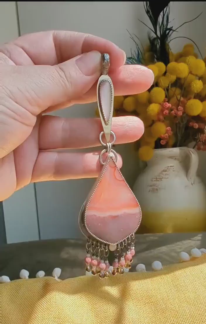 Video of pink and mauve agate pendant by Rebellenhaus